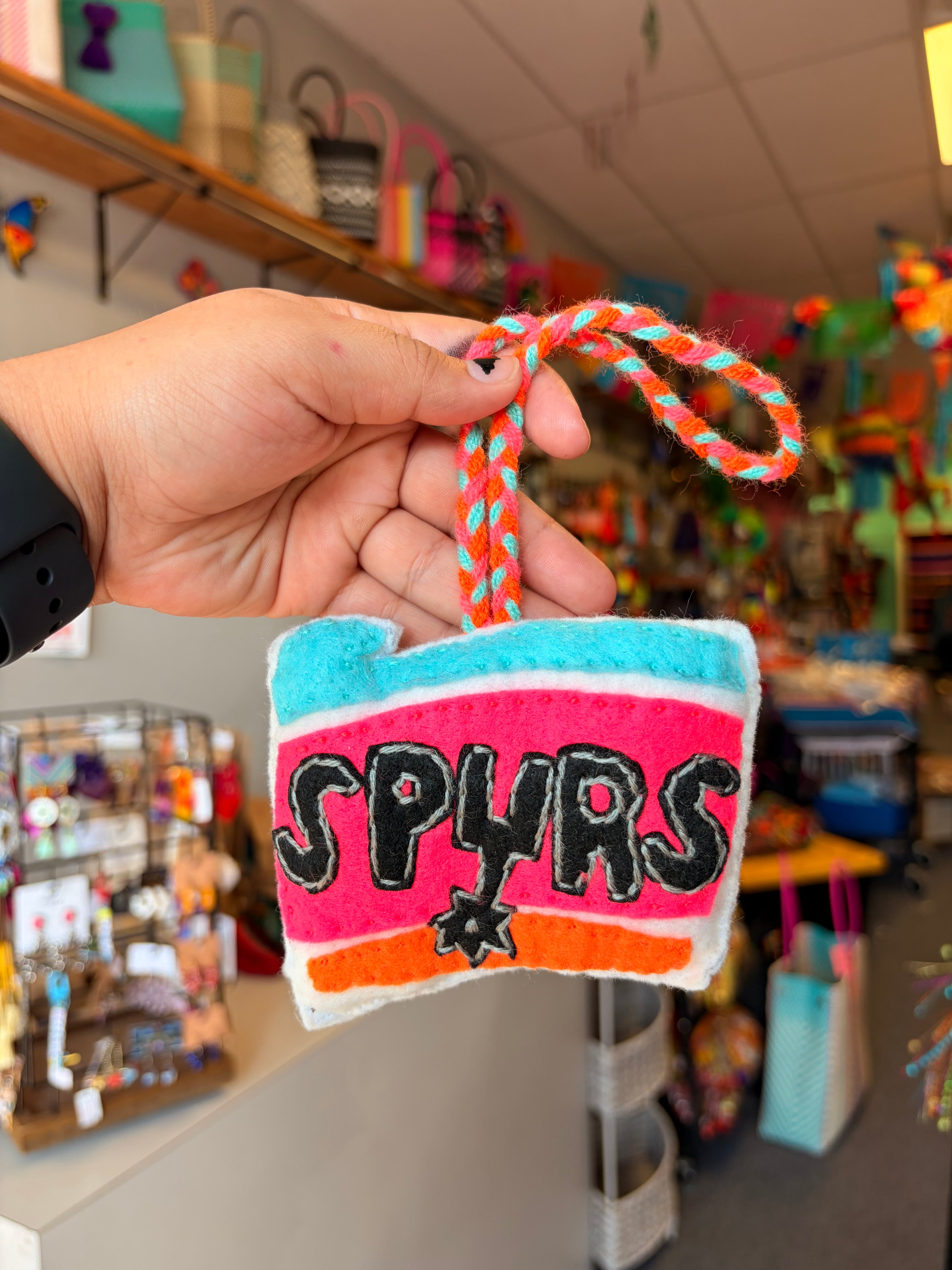 Spurs Charm Retro